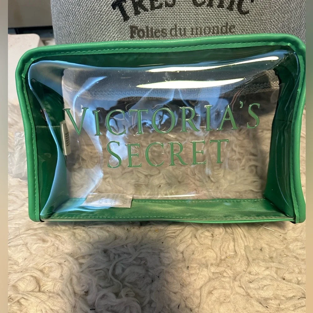⭐️ 3 for $20.00 SALE Victoria’s Secret cosmetic case